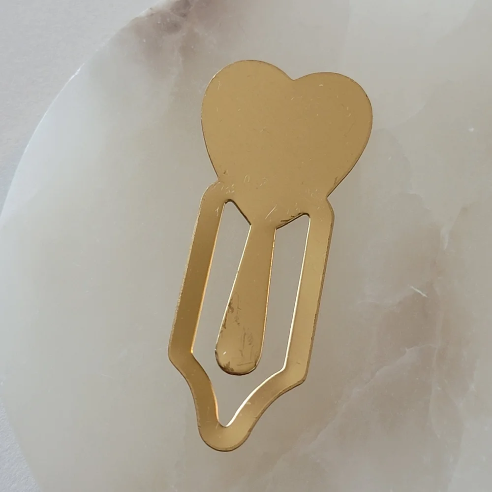 N/A heart bookmark